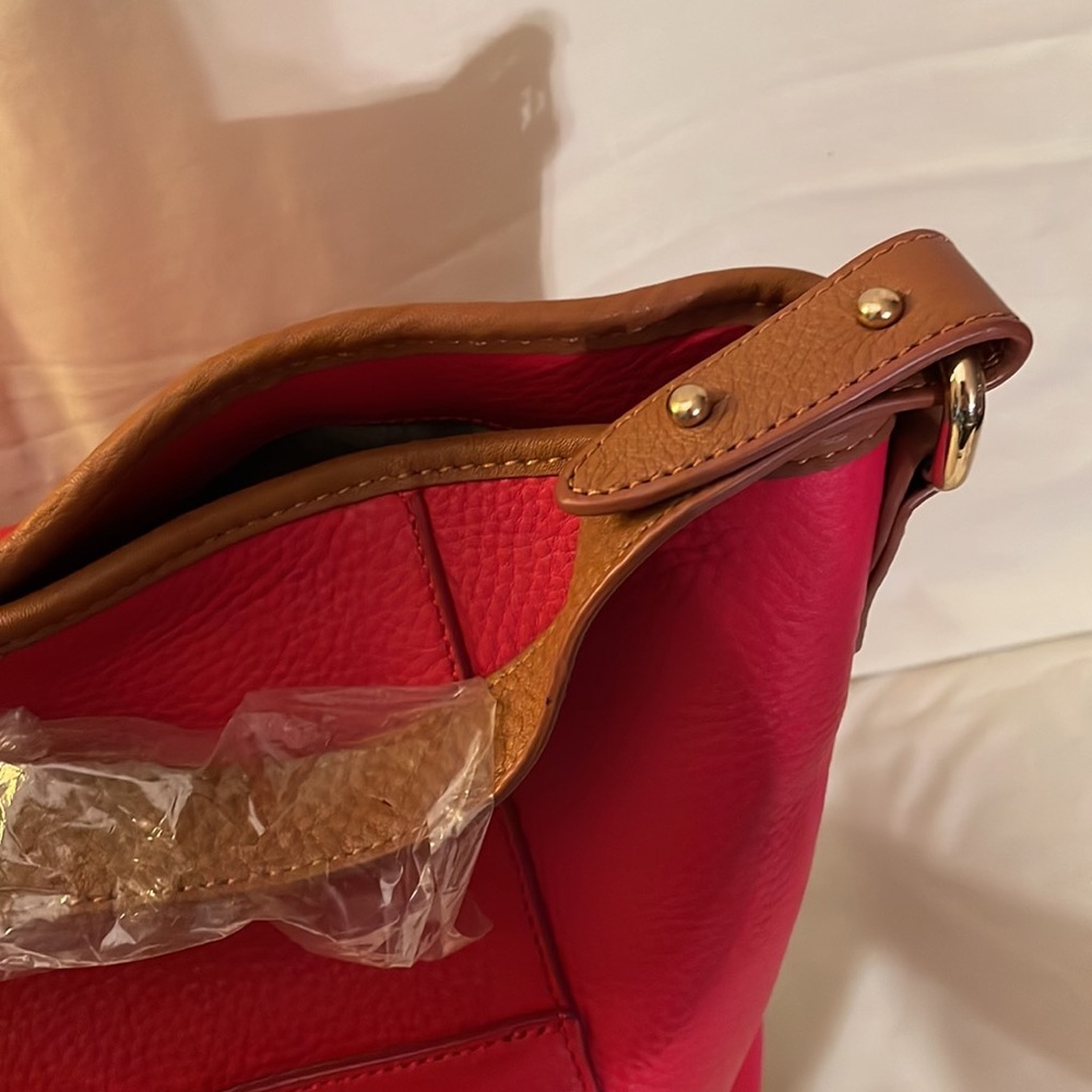 Brand new red leather Isaac Mizrahi shoulder bag. Brown not adjustable strap - Picture 8 of 10